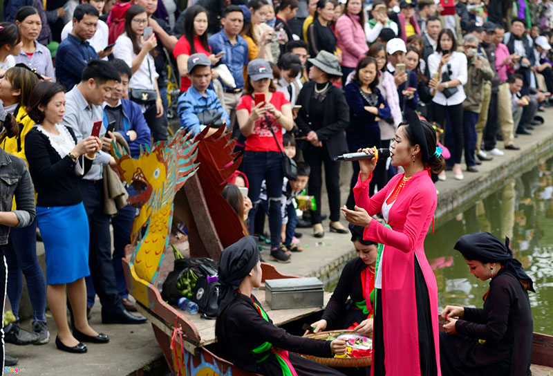 Dịch vụ cho thuê trang phục đắt khách ở hội Lim